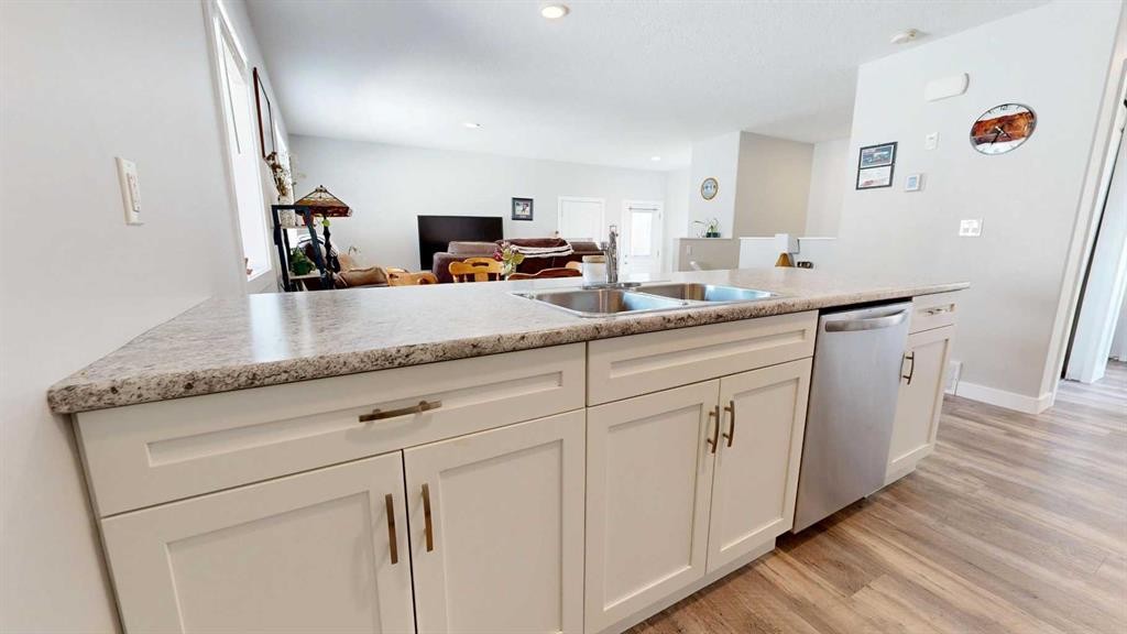 9517 113 Avenue, Clairmont, AB - Indoor Photo Showing Kitchen With Double Sink