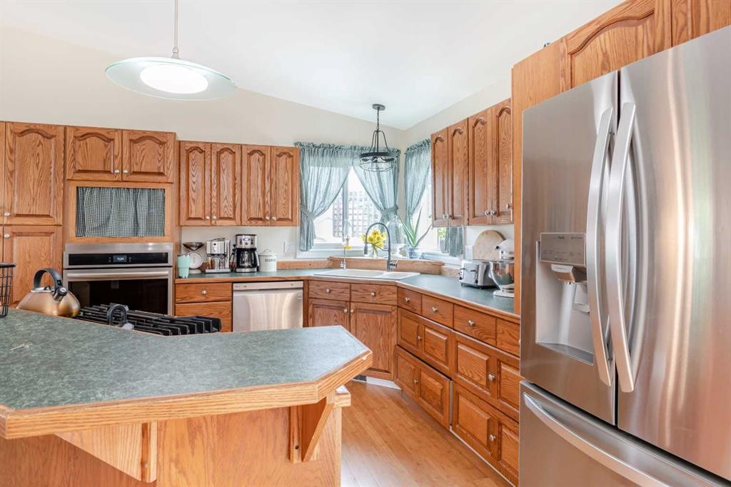 10602 101 Ave, Hythe, AB - Indoor Photo Showing Kitchen