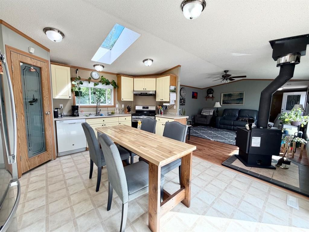 4612 48 Street, Rycroft, AB - Indoor Photo Showing Dining Room
