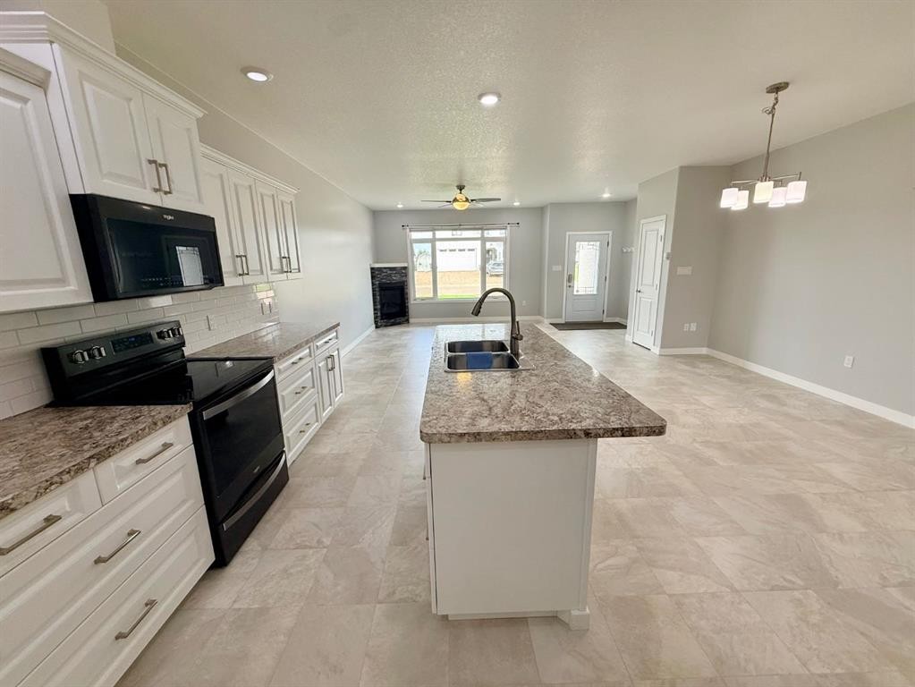9904 111 Street Unit 4, La Crete, AB - Indoor Photo Showing Kitchen With Double Sink With Upgraded Kitchen