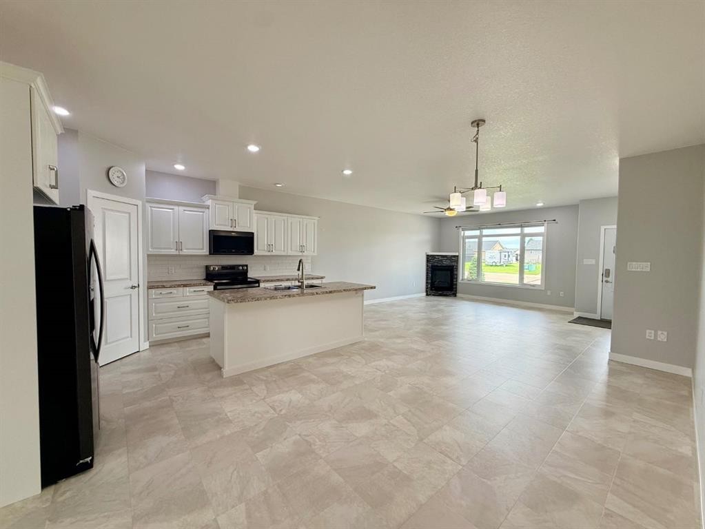 9904 111 Street Unit 4, La Crete, AB - Indoor Photo Showing Kitchen