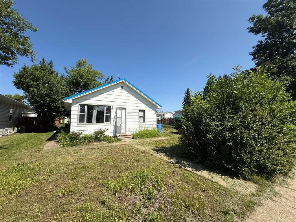 10816 107 Avenue, Fairview, AB - Outdoor