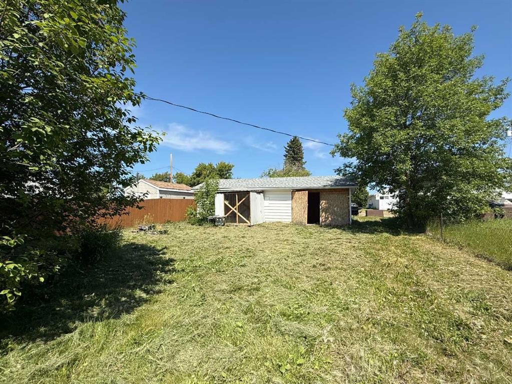 10816 107 Avenue, Fairview, AB - Outdoor