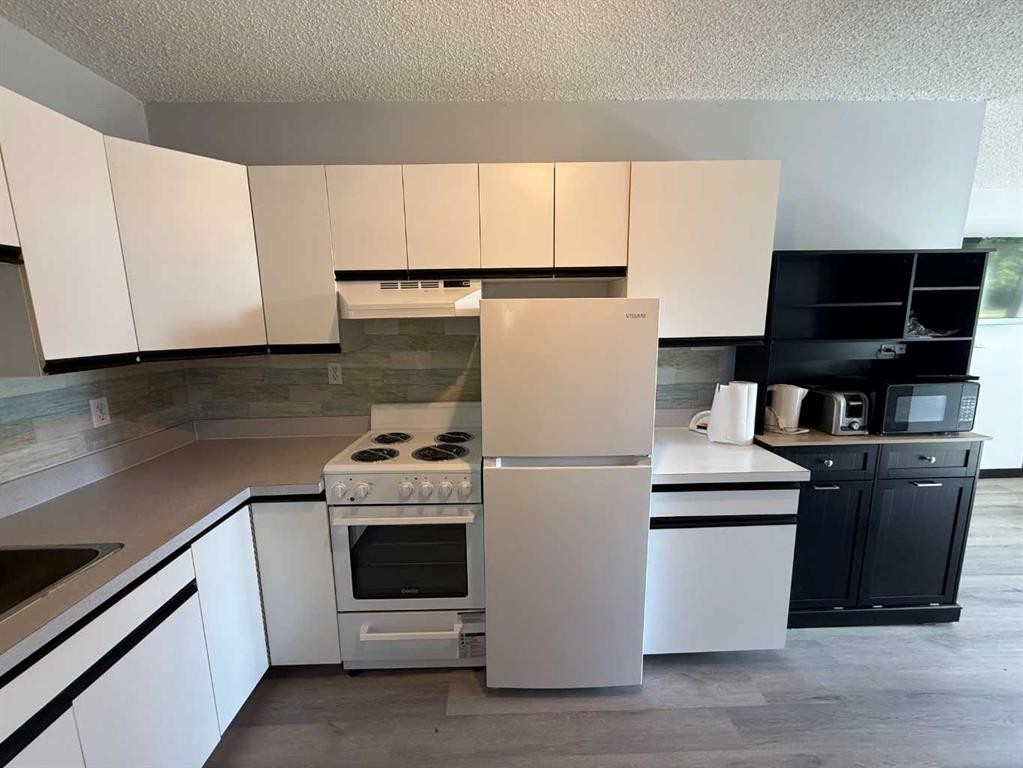 10816 107 Avenue, Fairview, AB - Indoor Photo Showing Kitchen
