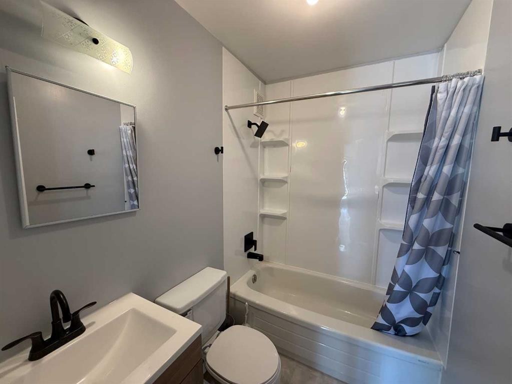 10816 107 Avenue, Fairview, AB - Indoor Photo Showing Bathroom