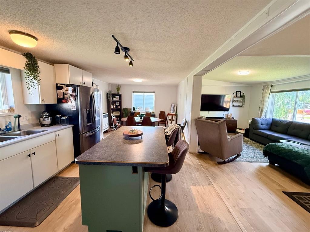 10629 101 Ave, La Crete, AB - Indoor Photo Showing Kitchen With Double Sink