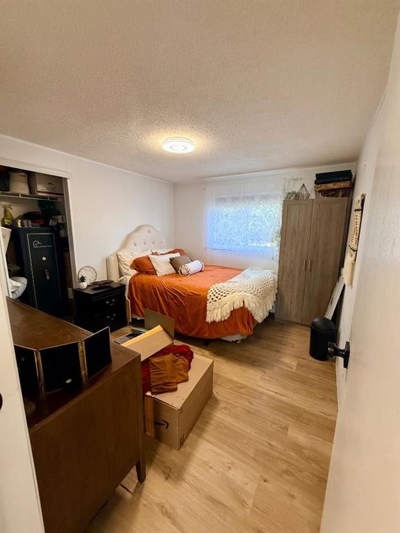 10629 101 Ave, La Crete, AB - Indoor Photo Showing Bedroom