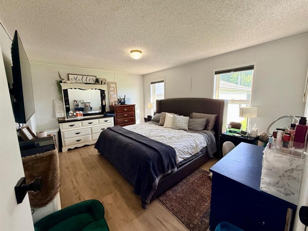10629 101 Ave, La Crete, AB - Indoor Photo Showing Bedroom
