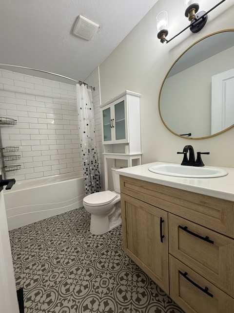 10205 103 Street, High Level, AB - Indoor Photo Showing Bathroom