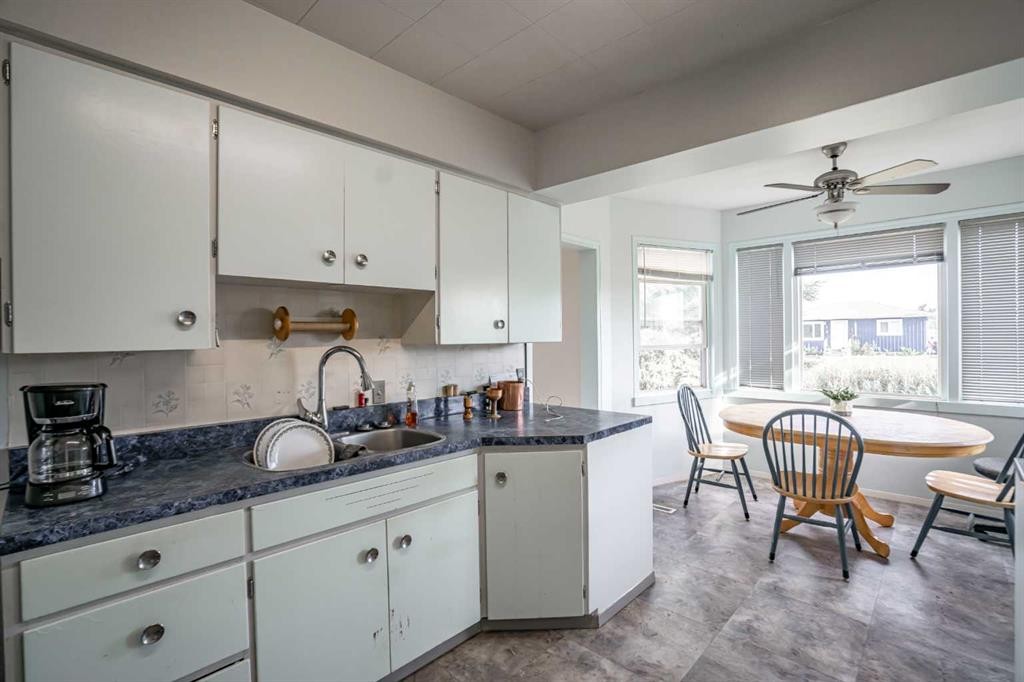 9702 100 Ave, Nampa, AB - Indoor