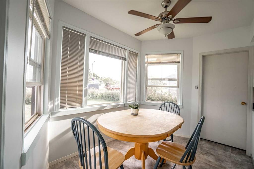 9702 100 Ave, Nampa, AB - Indoor Photo Showing Dining Room