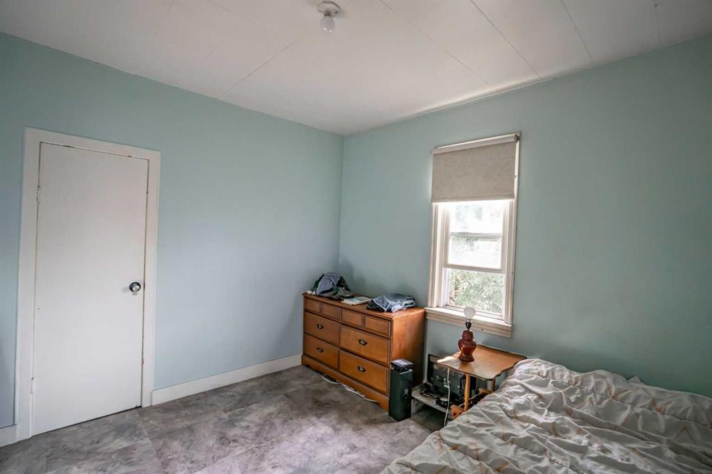 9702 100 Ave, Nampa, AB - Indoor Photo Showing Bedroom