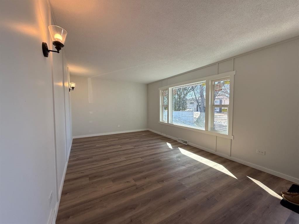 5032 55Th Avenue, High Prairie, AB - Indoor Photo Showing Other Room