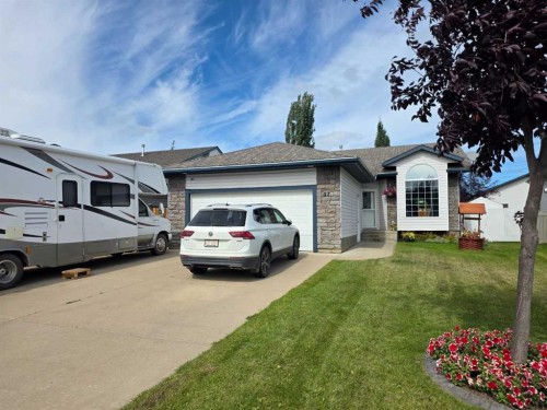 37 Pinnacle Crescent  Grande Prairie, AB T8W 2P6