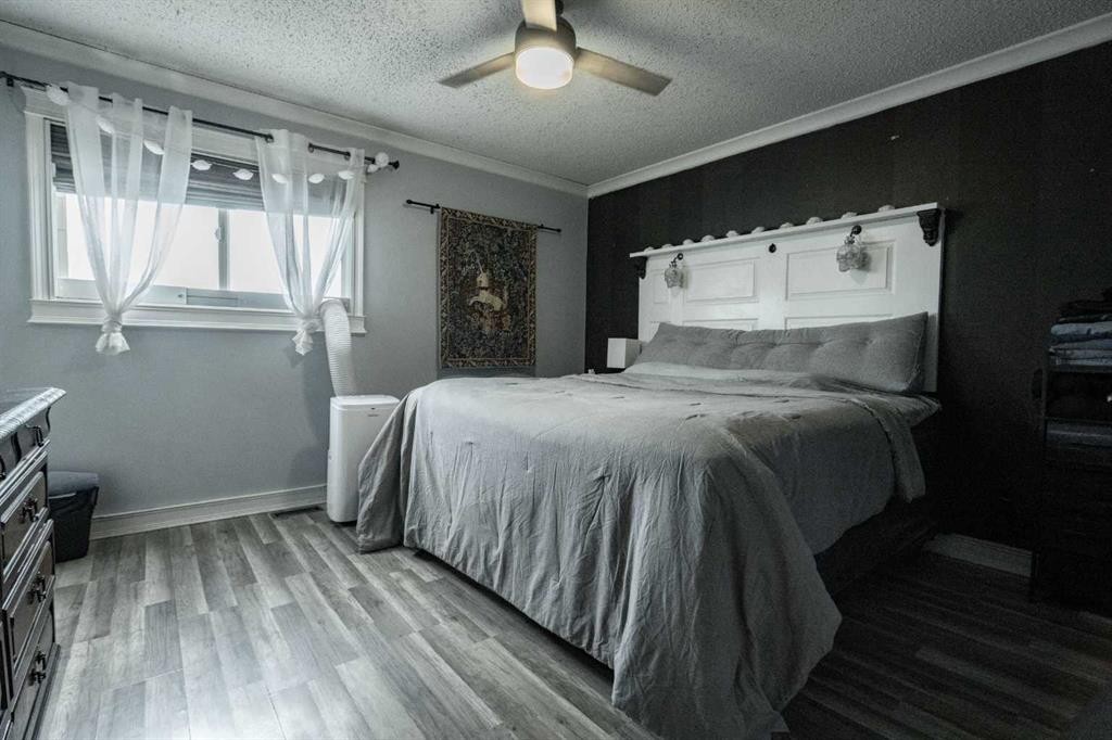 5405 42 Ave, Grimshaw, AB - Indoor Photo Showing Bedroom