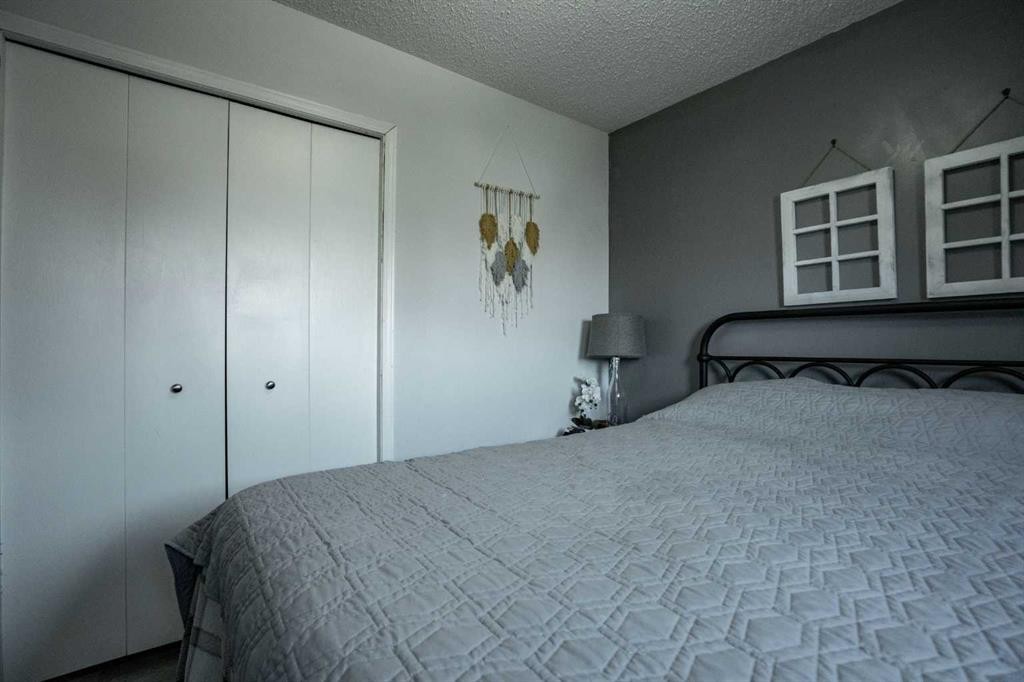 5405 42 Ave, Grimshaw, AB - Indoor Photo Showing Bedroom
