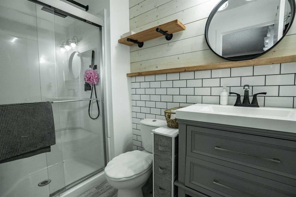 5405 42 Ave, Grimshaw, AB - Indoor Photo Showing Bathroom
