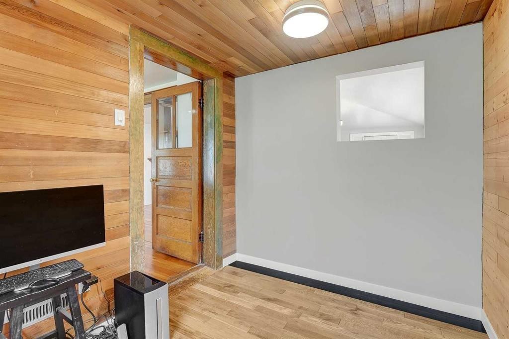 918 5 Avenue, Beaverlodge, AB - Indoor Photo Showing Other Room