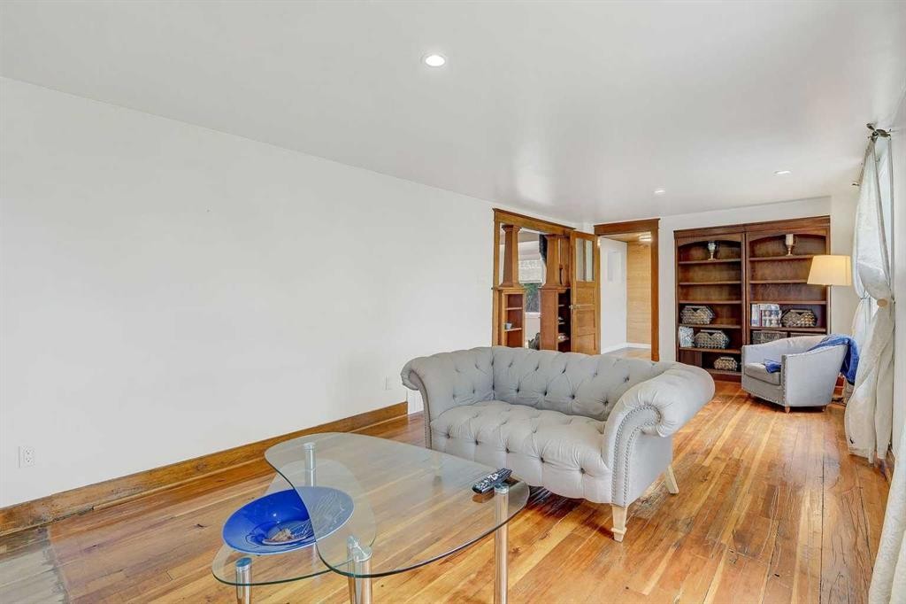 918 5 Avenue, Beaverlodge, AB - Indoor Photo Showing Living Room