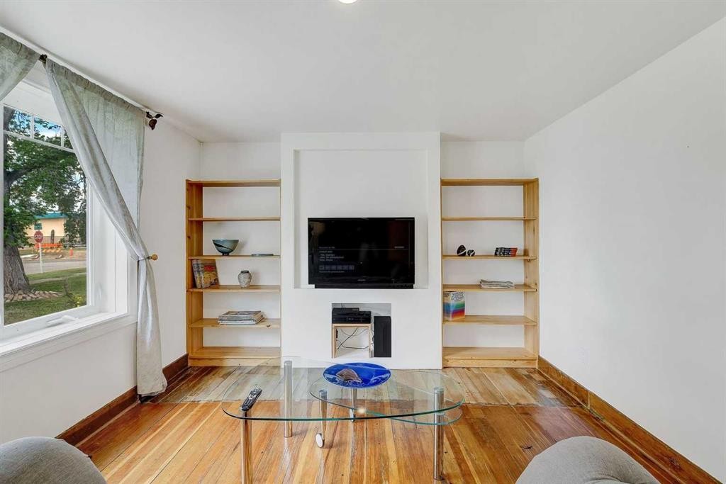 918 5 Avenue, Beaverlodge, AB - Indoor Photo Showing Living Room