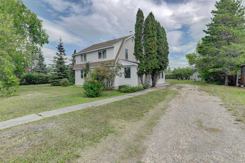 918 5 Avenue, Beaverlodge, AB - Outdoor