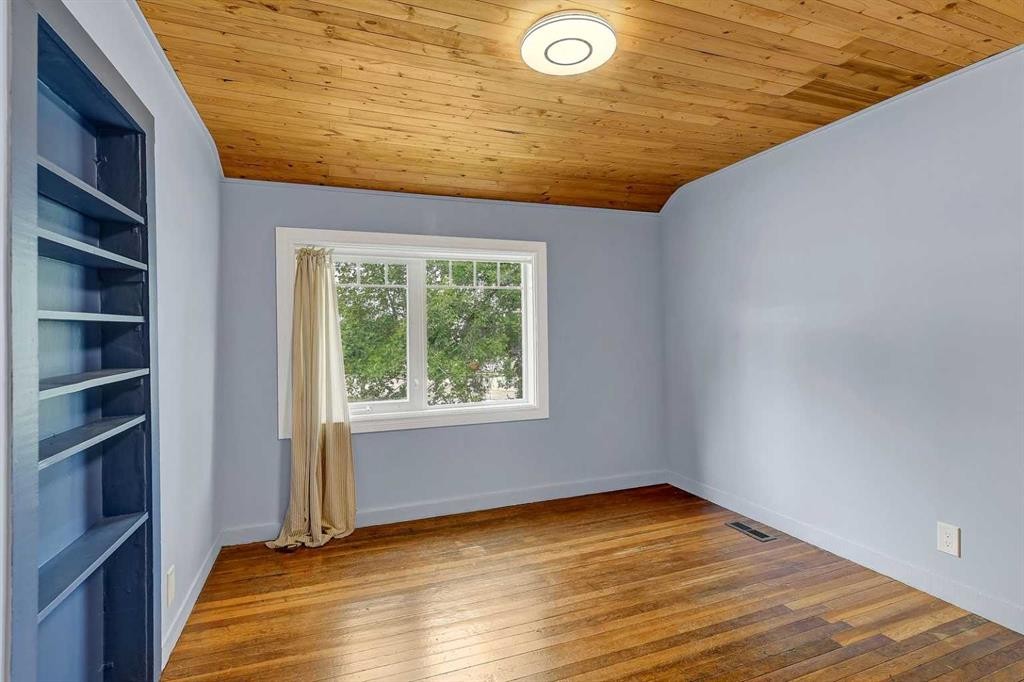 918 5 Avenue, Beaverlodge, AB - Indoor Photo Showing Other Room
