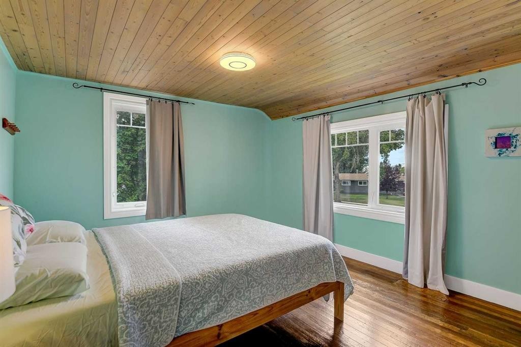 918 5 Avenue, Beaverlodge, AB - Indoor Photo Showing Bedroom