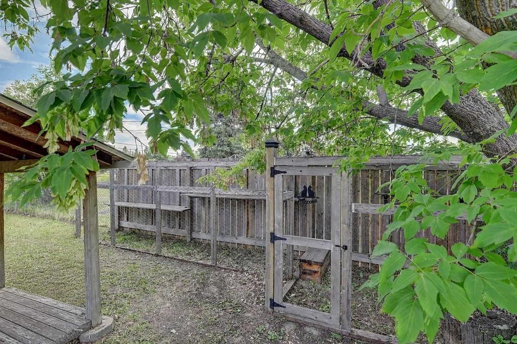 918 5 Avenue, Beaverlodge, AB - Outdoor