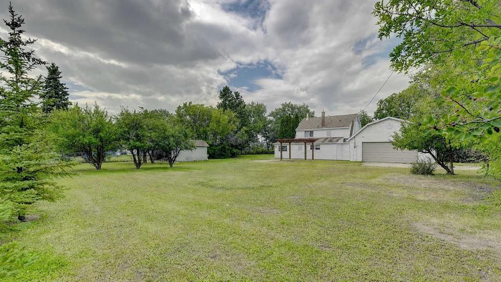 918 5 Avenue, Beaverlodge, AB - Outdoor