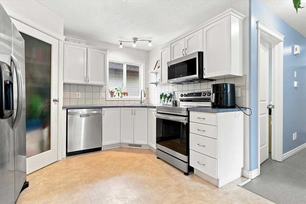 13005 90 Street, Grande Prairie, AB - Indoor Photo Showing Kitchen