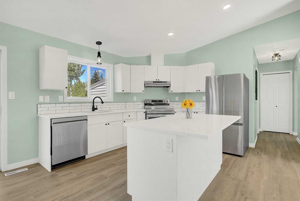 723020 Range Road 95, Beaverlodge, AB - Indoor Photo Showing Kitchen With Upgraded Kitchen