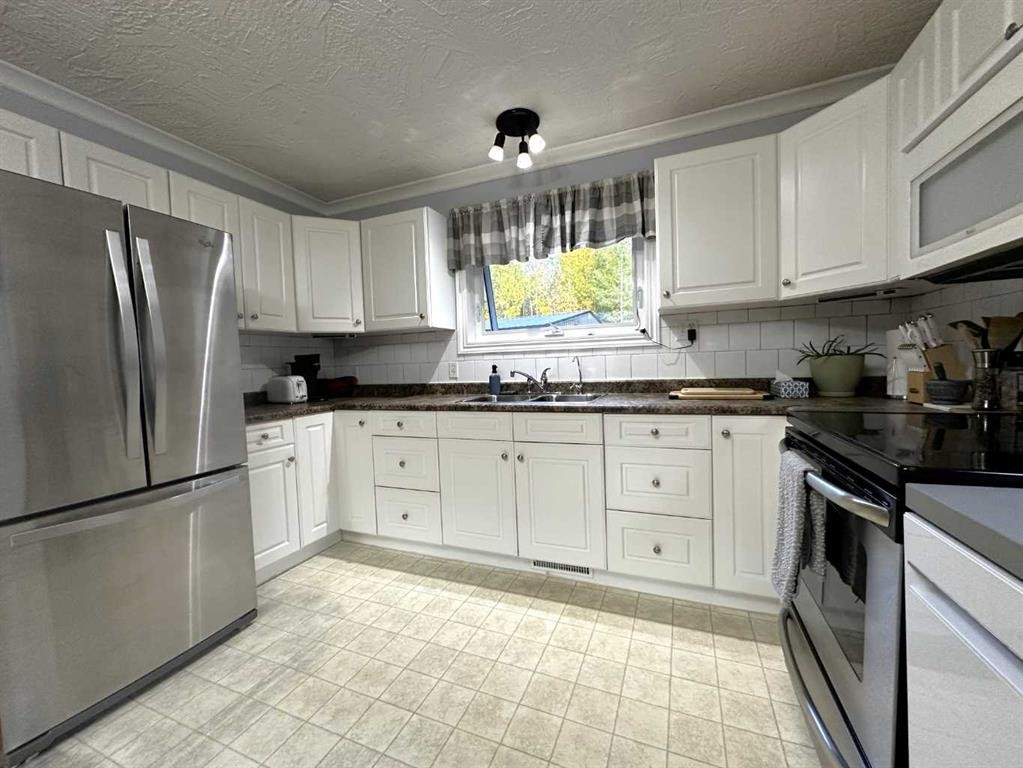212-69402 Rge Rd 82, Grovedale, AB