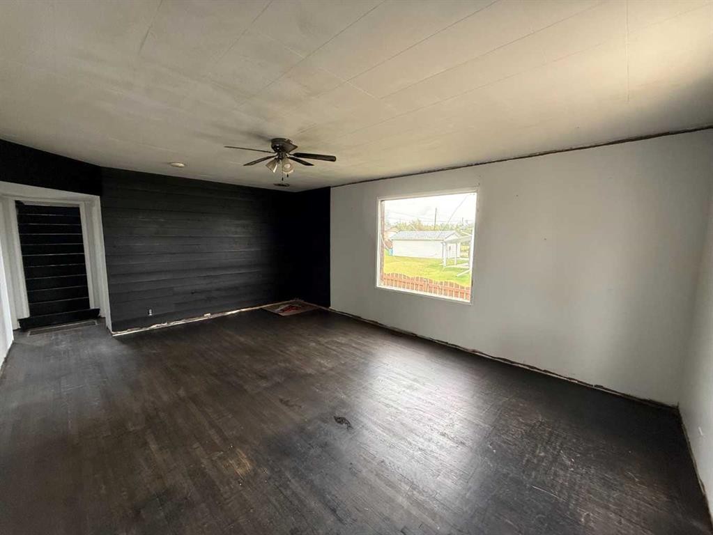 824 1 Avenue, Hines Creek, AB