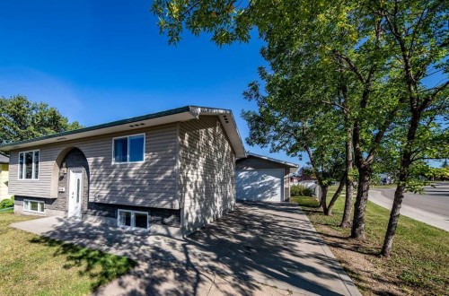 9710 117 Avenue  Grande Prairie, AB T8V 3P4