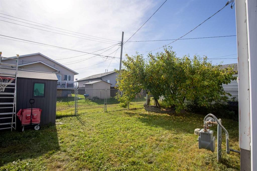 9711 103 Avenue, Clairmont, AB