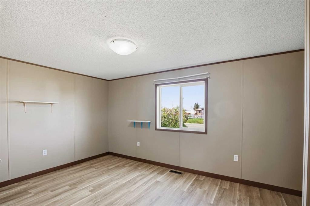 9711 103 Avenue, Clairmont, AB
