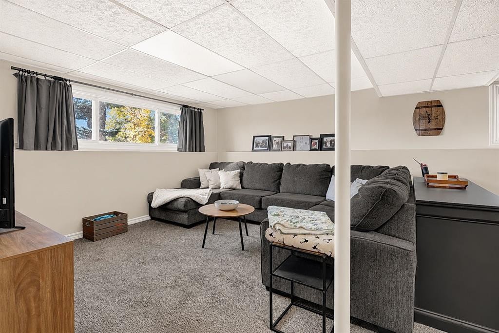 810 Almond Avenue, Beaverlodge, AB