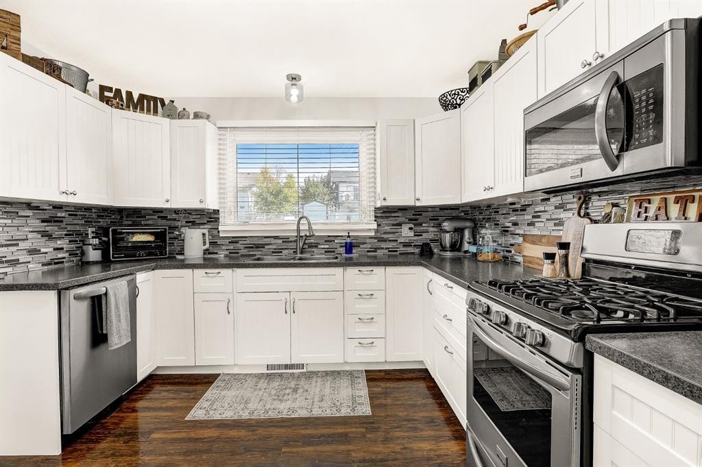 810 Almond Avenue, Beaverlodge, AB