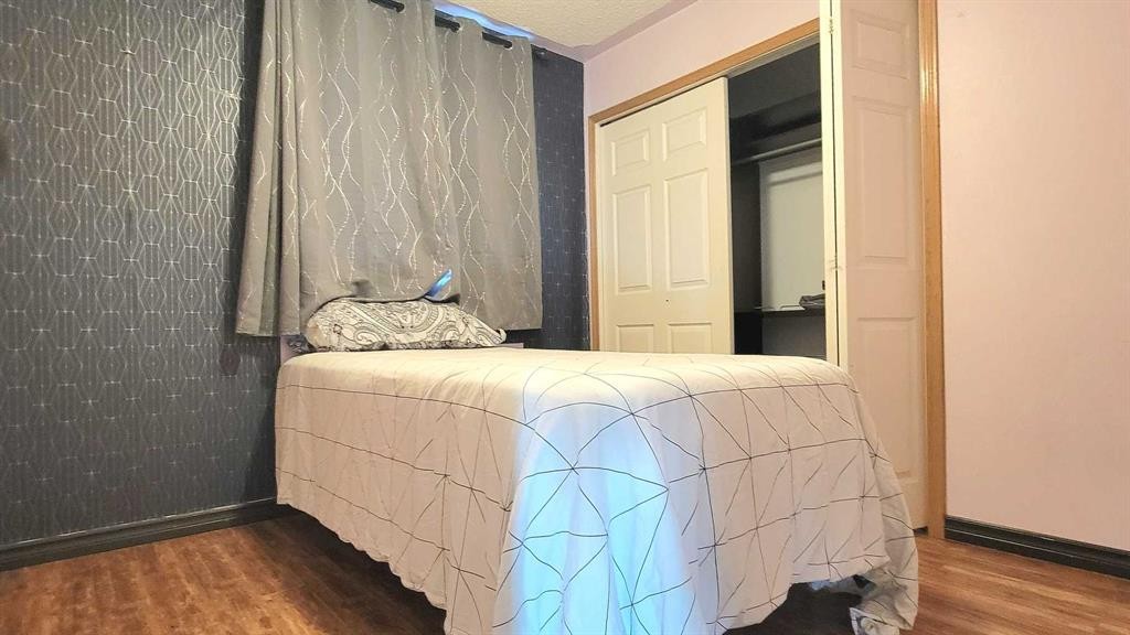 9810 102 Avenue, Sexsmith, AB