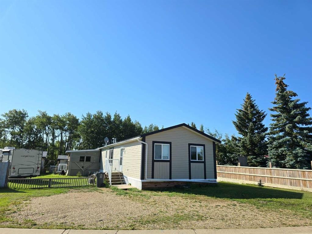 5533 And 5531 51 Street, Berwyn, AB