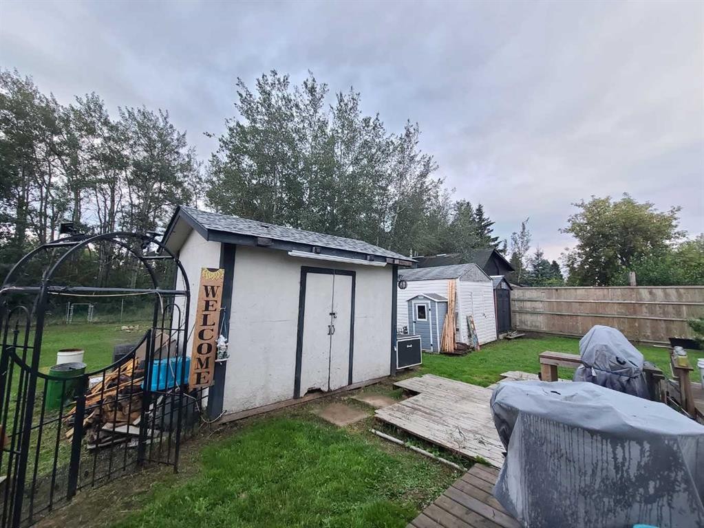 5533 And 5531 51 Street, Berwyn, AB