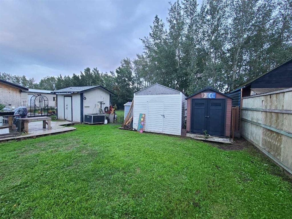 5533 And 5531 51 Street, Berwyn, AB