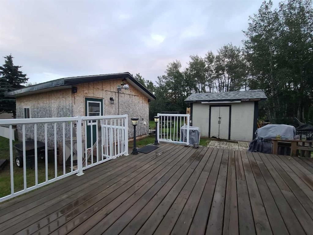 5533 And 5531 51 Street, Berwyn, AB