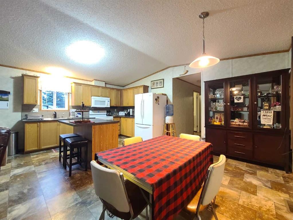 5533 And 5531 51 Street, Berwyn, AB