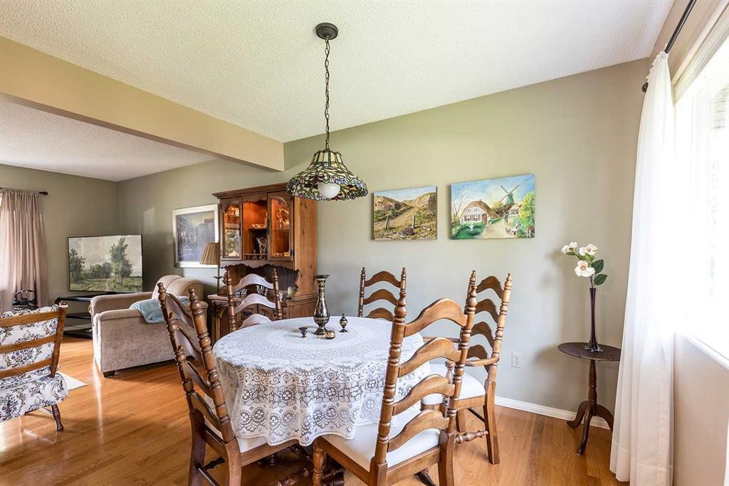 242 11Th Street Ne, Medicine Hat, AB - Indoor Photo Showing Dining Room