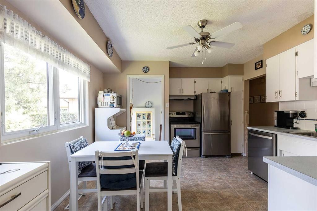 242 11Th Street Ne, Medicine Hat, AB - Indoor