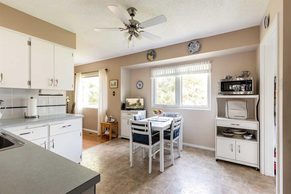 242 11Th Street Ne, Medicine Hat, AB - Indoor