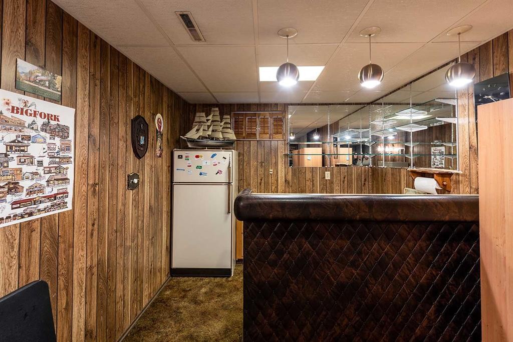 242 11Th Street Ne, Medicine Hat, AB - Indoor