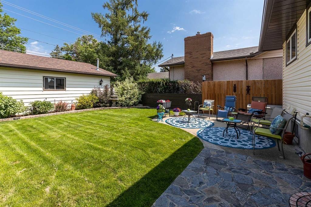 242 11Th Street Ne, Medicine Hat, AB - Outdoor
