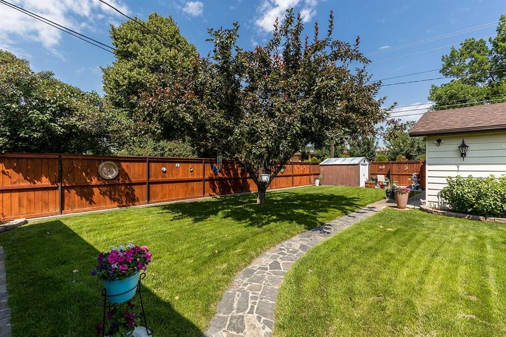 242 11Th Street Ne, Medicine Hat, AB - Outdoor